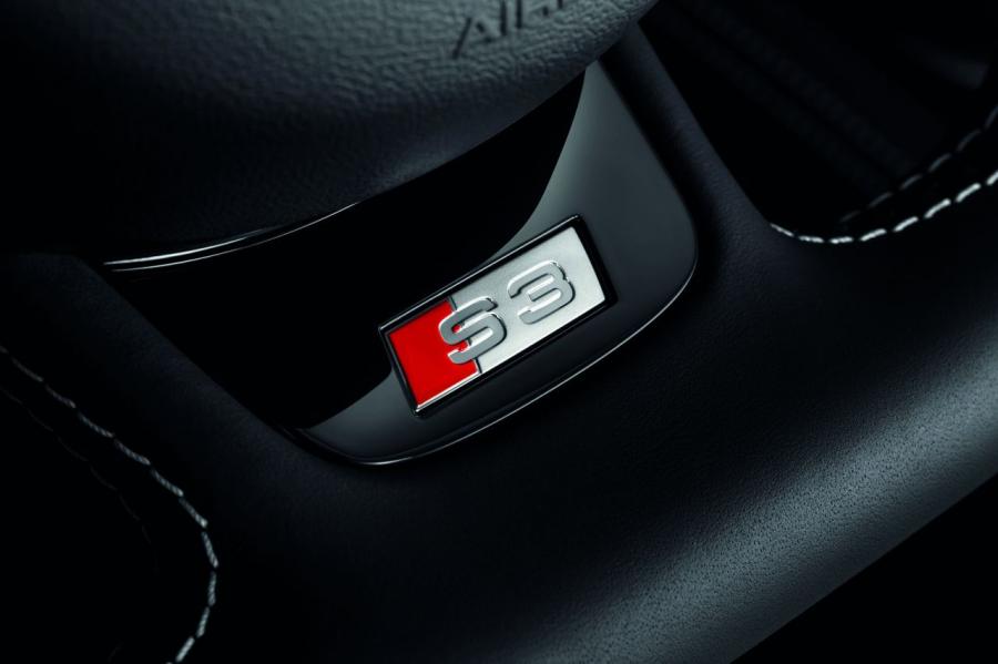 Детали интерьера Audi S3 (8V) 2013 года  (WW) (фото 41 из 101)